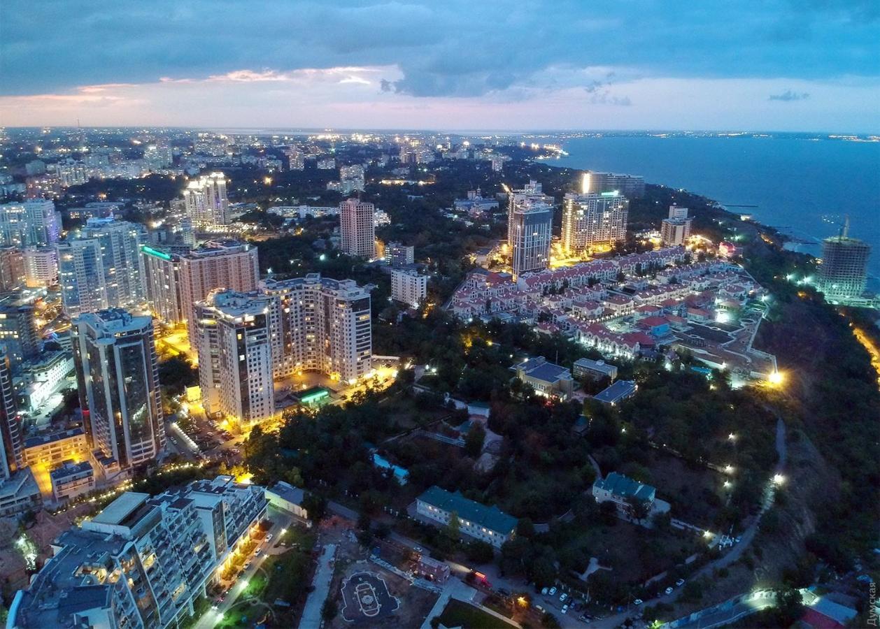 Аркадия Студия С Балконом Частичный Вид Моря Первая Линия От Моря Odesa Exterior foto